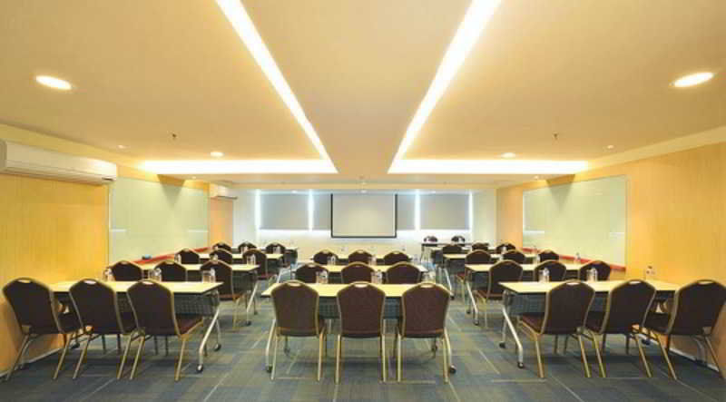 1O1 Urban Jakarta Kelapa Gading Exterior foto